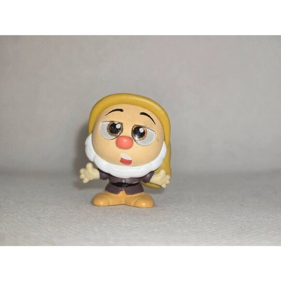 Disney Doorables Series 6 SNOW WHITE & THE SEVEN DWARFS Sneezy Figurines - Picture 1 of 7